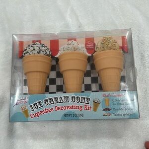 NWOT. Ice cream cone cupcakes decorating kit